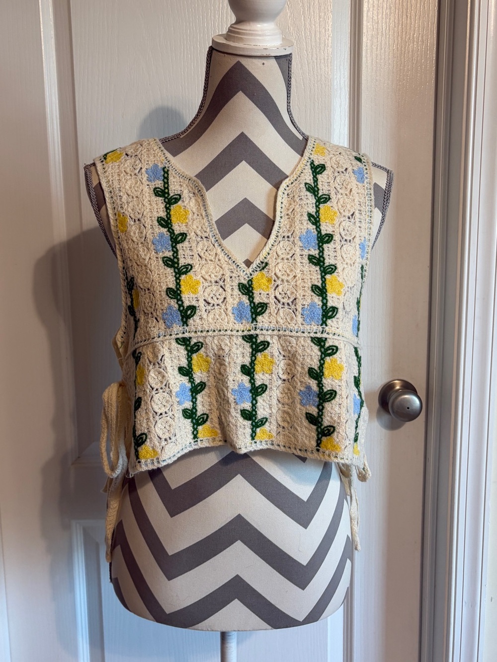 House of Harlow 1960 Crochet Tie Side Crop Top Vest